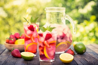 <strong>Bebidas refrescantes e saudáveis para este verão: descobre estas receitas</strong>